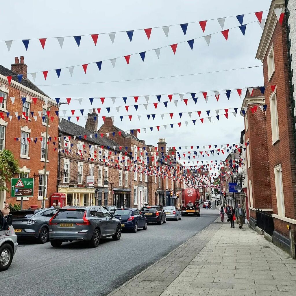 Little_Paperie's tweet photo. Oops sorry we've gone awol!! The juggle is real. We are just trying to sort out things ready to start our everything must go sale. 4 weeks tomorrow will be our last day in Ashbourne and the last time we will see this beautiful bunting! https://t.co/8KdPGwFZp8 https://t.co/ls044RtAp6