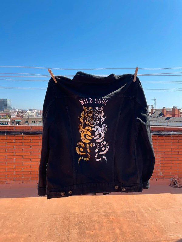 NZalbidea's tweet photo. ✨✨✨✨✨ 

¡Alerta Spoiler! Consigue Levi's que vendo en #Vinted! Es una talla XL / 42 / 14 por 55,00 €:  https://t.co/IFE7gXrPAV https://t.co/gPKpCssqVn