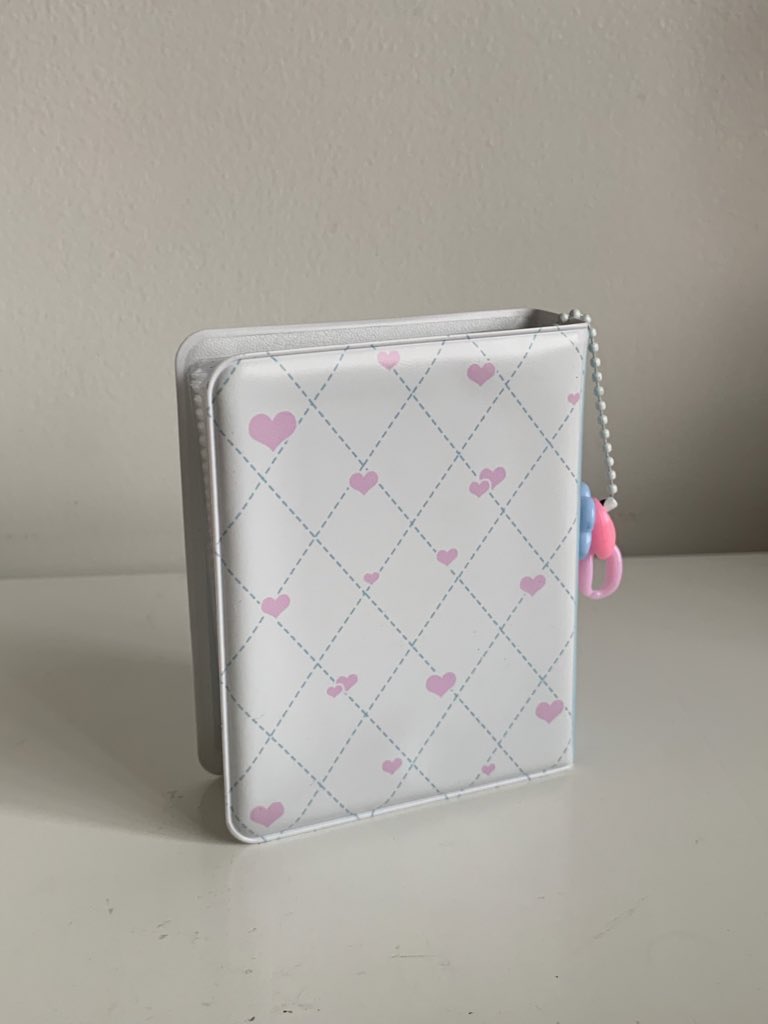 thelovearchive's tweet photo. 🎀 ꒰ wts lfb ph ꒱ 

UNSEALED (barely used) argyle lovers collectbook in jellybean!

🛋 PHP 390 + sf
𖥻 gcash, ggx
𖥻 with free polcos and stickers
𖥻 keychain included https://t.co/eSFvyJ4e40