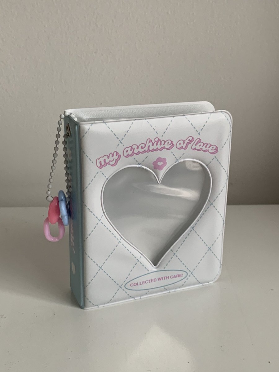 thelovearchive's tweet photo. 🎀 ꒰ wts lfb ph ꒱ 

UNSEALED (barely used) argyle lovers collectbook in jellybean!

🛋 PHP 390 + sf
𖥻 gcash, ggx
𖥻 with free polcos and stickers
𖥻 keychain included https://t.co/eSFvyJ4e40