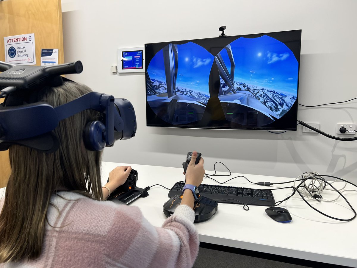 edwong010's tweet photo. From Microsoft flight Sim in VR, directly into Yr9 digital media. What a Friday! https://t.co/KlSh9YYgS4