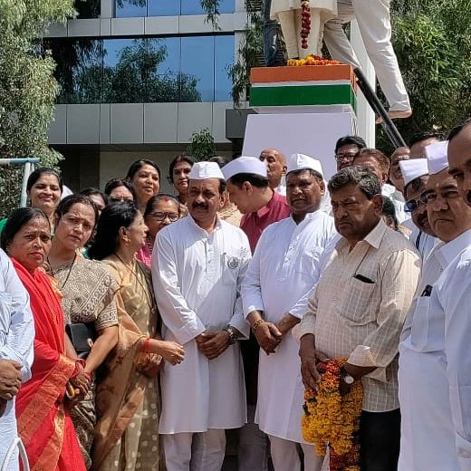 Cpmittal_INC's tweet photo. भारत रत्न, आधुनिक भारत के निर्माता, आजाद भारत के प्रथम प्रधानमंत्री पंडित जवाहरलाल नेहरू जी की पुण्यतिथि पर जबलपुर शहर द्वारा उनकी प्रतिमा पर माल्यार्पण किया गया, उसके पश्चात संघोष्ठी का भी आयोजन किया गया जिसमे उपस्थित सभी लोगो ने अपने विचार रखे.. १/२
@INCMP https://t.co/kTizz8A2cp
