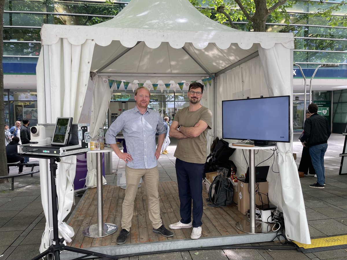 Guten Morgen von und zum @katholikentag. Heute wieder mit <a href="/godspot_de/">godspot</a> beim #digitalekirche-Stand, die wissen, wie Kirchen überhaupt freies WLAN rechtssicher und sicher anbieten können. Das ist für viele Gemeinden ein großes Thema. #sorglosinternet #kt22 #Katholikentag