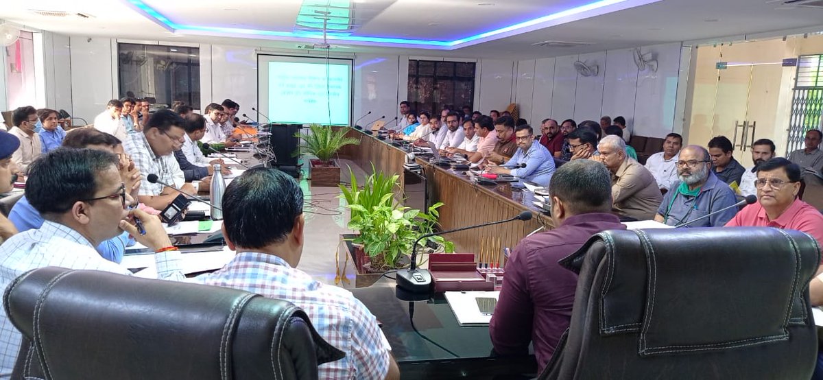 आज जिला स्वास्थ्य समिति की बैठक कर  संबंधित चिकित्सकों को आबश्यक निर्देश दिए।