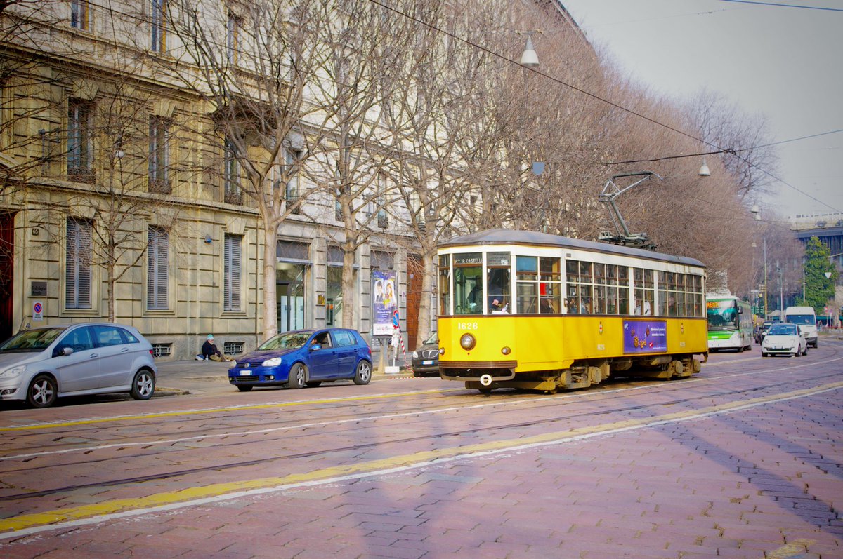 ミラノにはトラムが走っていました🇮🇹地下鉄、バスに加えて市民の足となっているんですね！