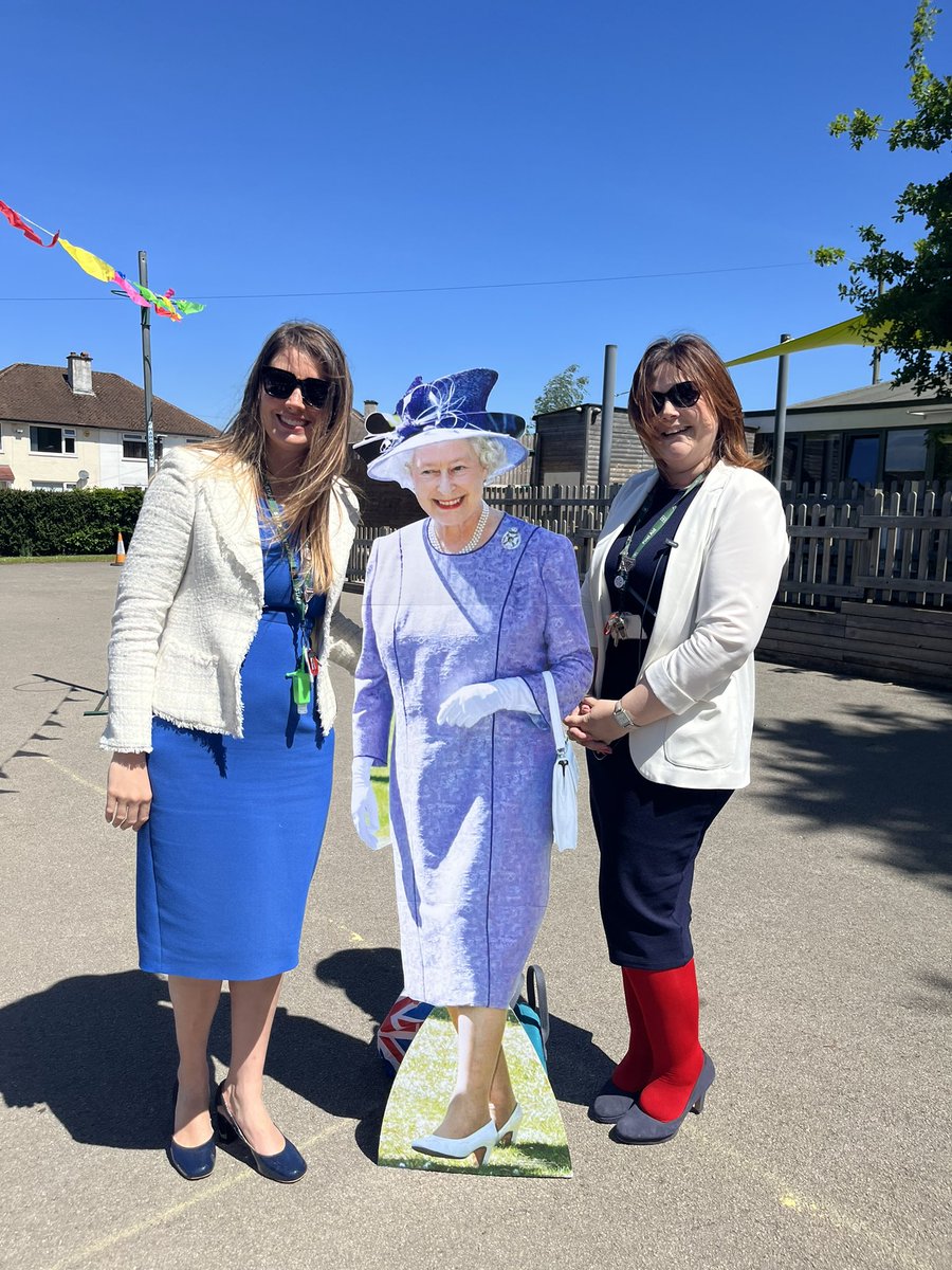 Tudor Grange Primary Academy St James (@tgastjames) on Twitter photo A special visitor popped in for lunch! 👑🇬🇧 A special visitor popped in for lunch! 👑🇬🇧