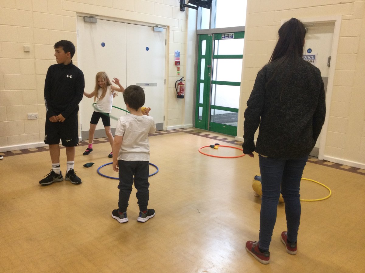 dean_primary's tweet photo. This week, parents were able to join their children in a movement and games workshop. Everyone had a fantastic time completing the different activities. Three Y5 sports leaders did a fantastic job supporting the session @CalderdaleSGO #parentsweek #movement https://t.co/YIWs9A73aQ