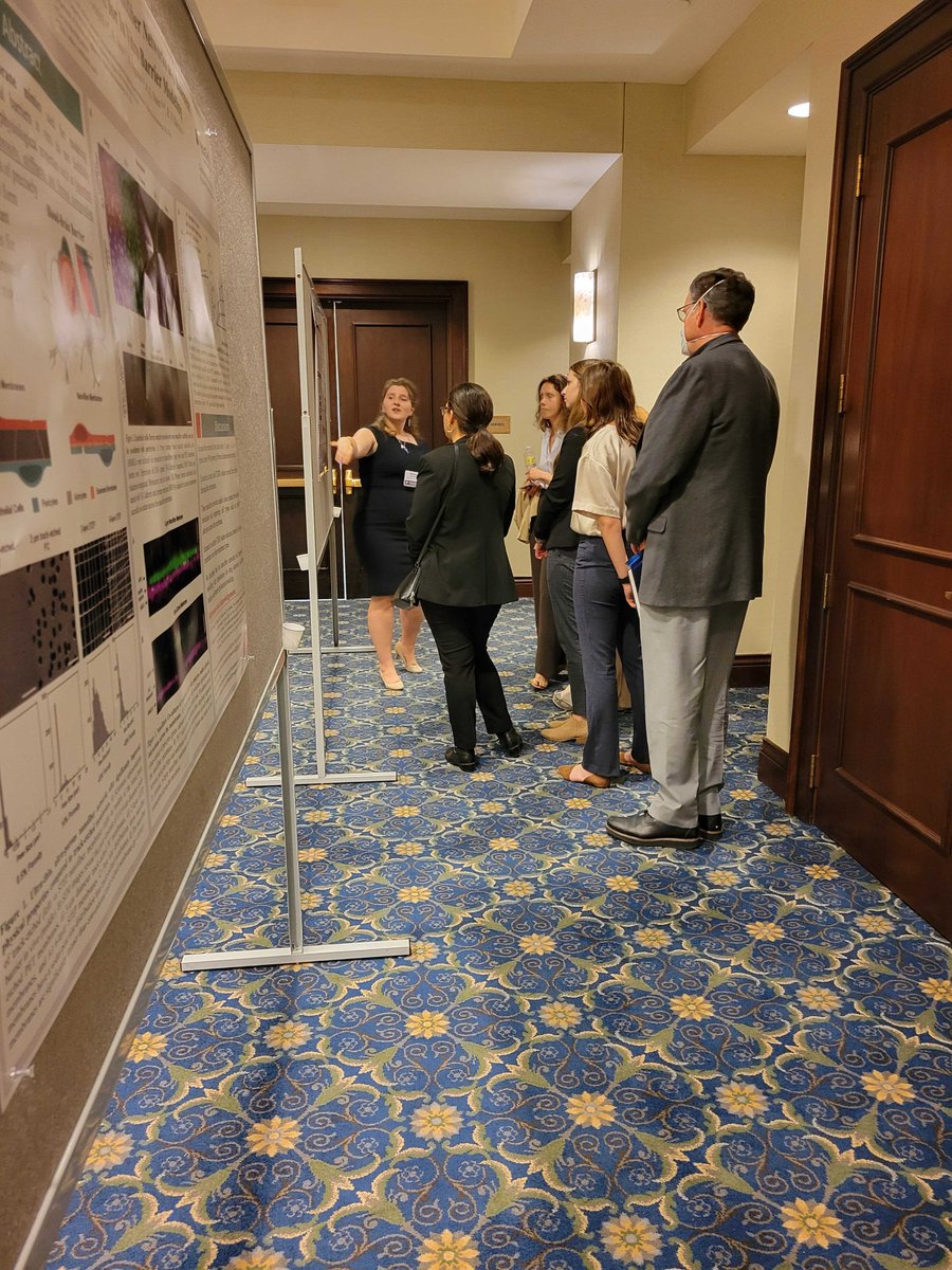 ChiuCasasLabs's tweet photo. Clinical Psych grad students Shivani Goyal and @kelsey_winkeler presenting posters at the #PrecisionNeuro Conference in Roanoke! @FralinBiomed @VT_Psychology https://t.co/aDOCSMWinj