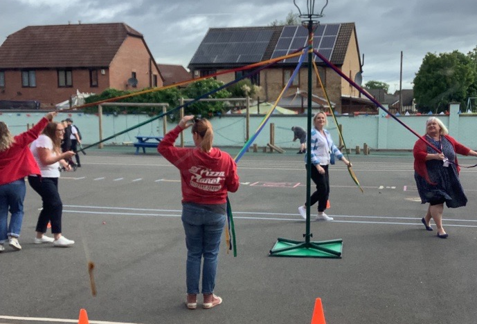 _TeamFriendship's tweet photo. Maypole Dance - well we had to try! #Determinedteachers @ashwood_spencer @satrust_ https://t.co/IZciCTpHdF