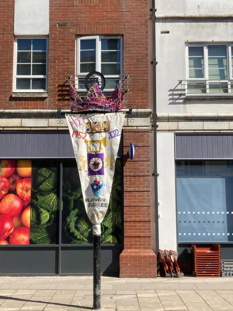 sswcharity's tweet photo. They're up! Our beautiful banners celebrating the Queen's #PlatinumJubilee are now hanging in Rowlands Road. Thanks to all involved including @artfulworthing @WorthingStorm, West End Gallery, Inclusive Arts and @ColonnadeHse
#Worthing #SightSupport @WorthingTCI https://t.co/55yZq5hRKG