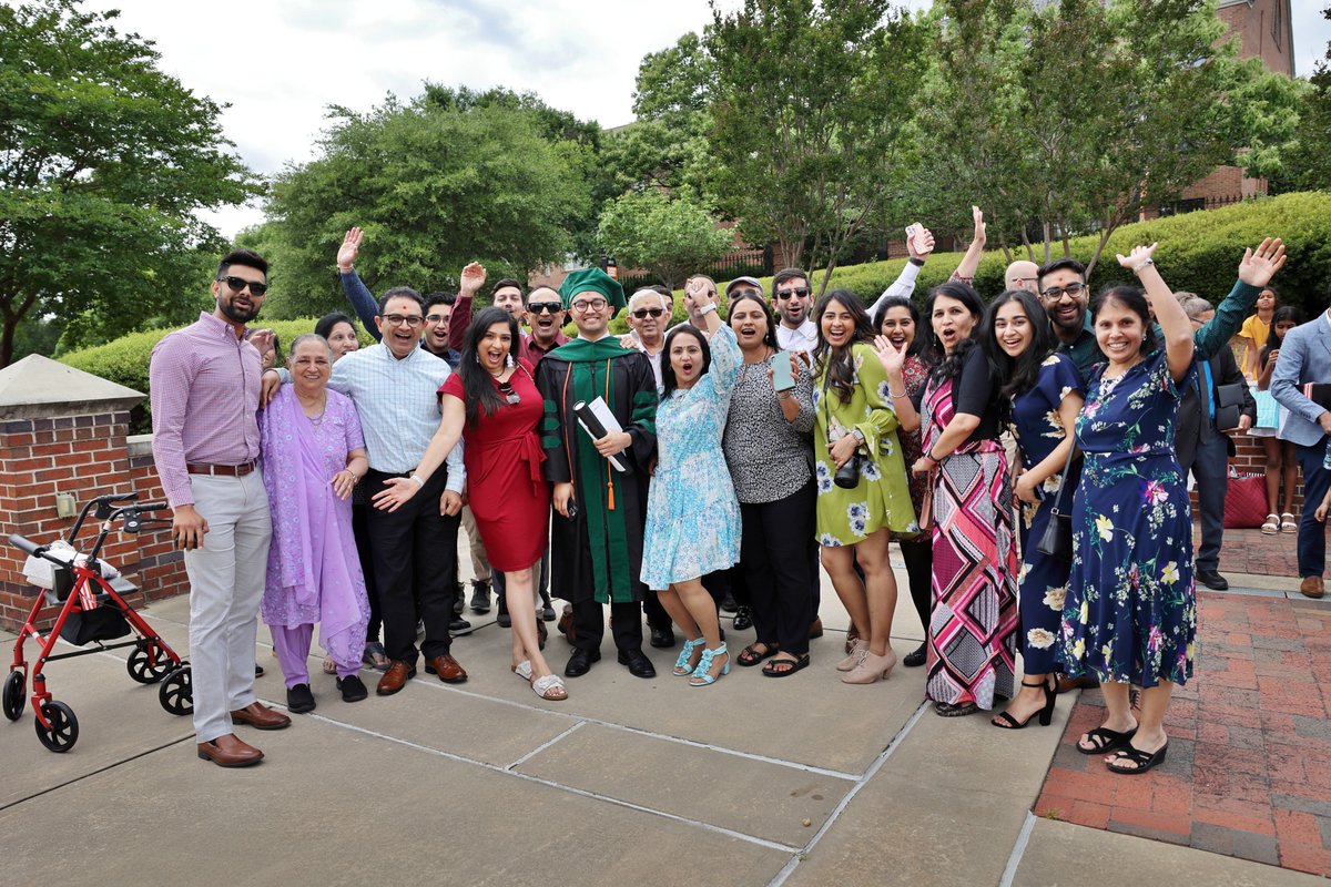 MercerYou's tweet photo. To the friends and family who stood beside our Bears every step of the way ... thank you! View more photos at https://t.co/sLMwD6gDTa. #Mercer2022 https://t.co/KwCSDWlUiS