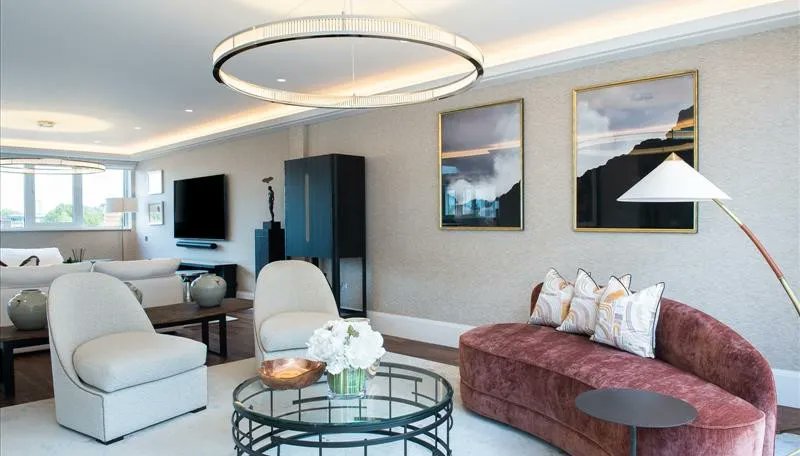 PropertyExperts's tweet photo. A spectacular and unique duplex penthouse apartment on the 5th floor, 3664 sq ft, offering three spacious double bedrooms, three bathrooms, all within this boutique modern building in the heart of fashionable Kensington. https://t.co/L69gQV9xyM
