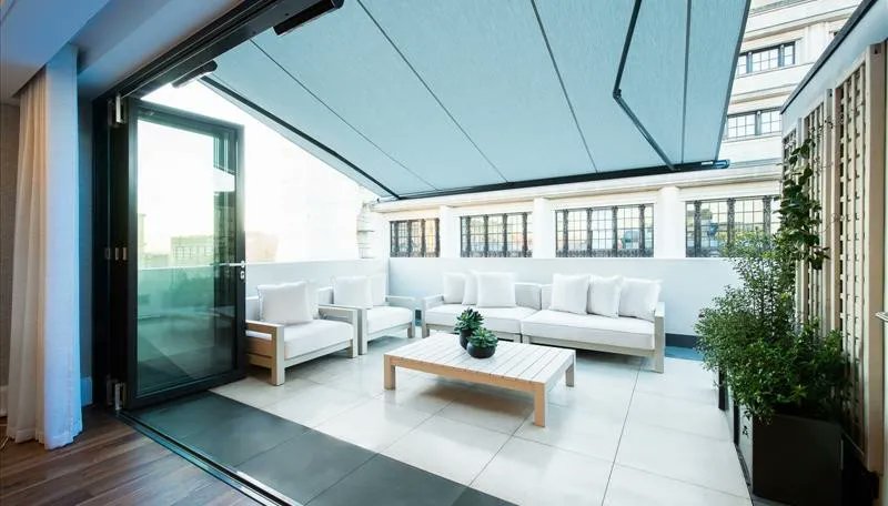 PropertyExperts's tweet photo. A spectacular and unique duplex penthouse apartment on the 5th floor, 3664 sq ft, offering three spacious double bedrooms, three bathrooms, all within this boutique modern building in the heart of fashionable Kensington. https://t.co/L69gQV9xyM