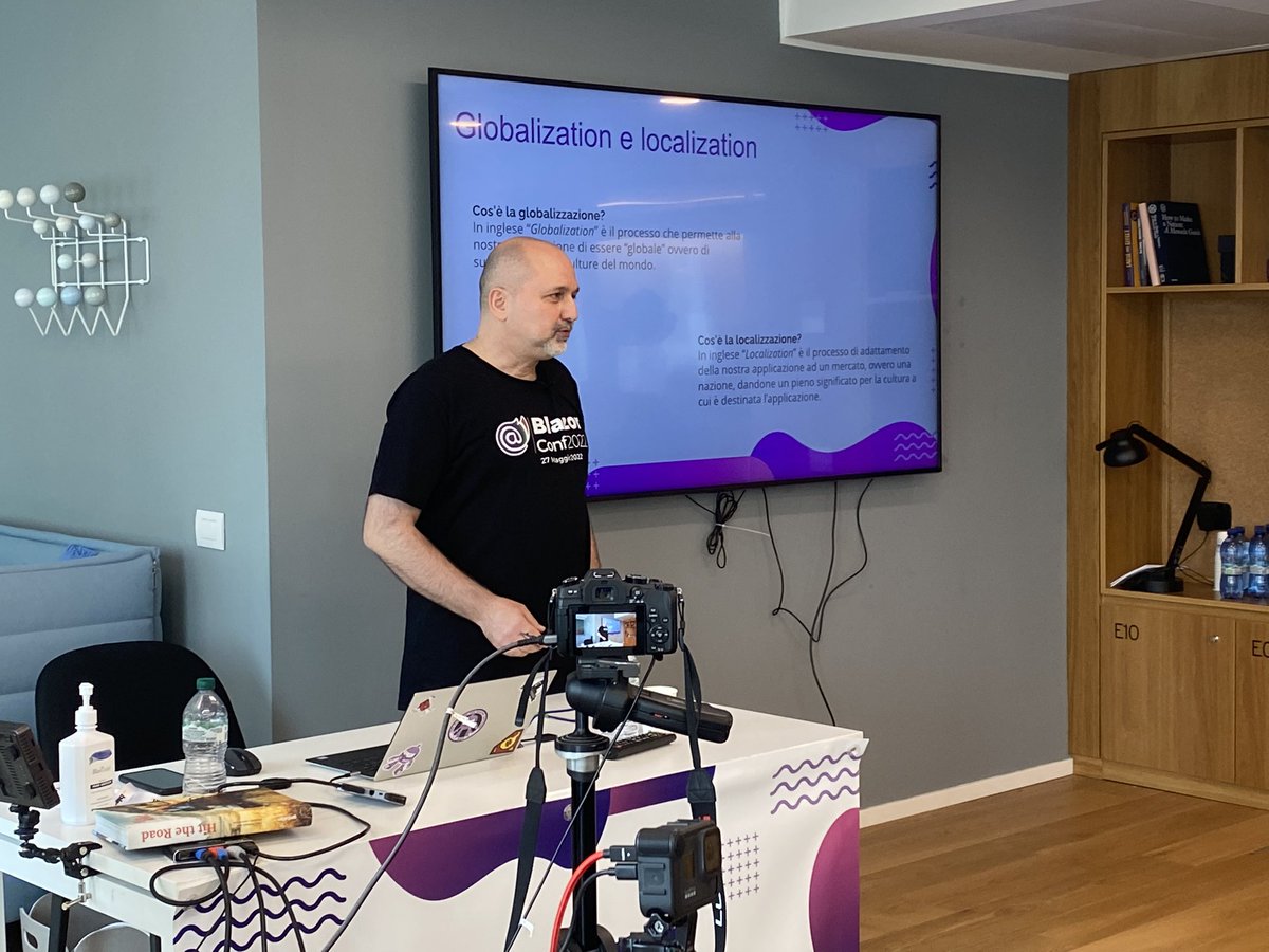 blazordevita's tweet image. Riprendiamo con le sessioni! Il mitico Dario ci parla di localizzazione di applicazioni #Blazor! #blazorconf2023