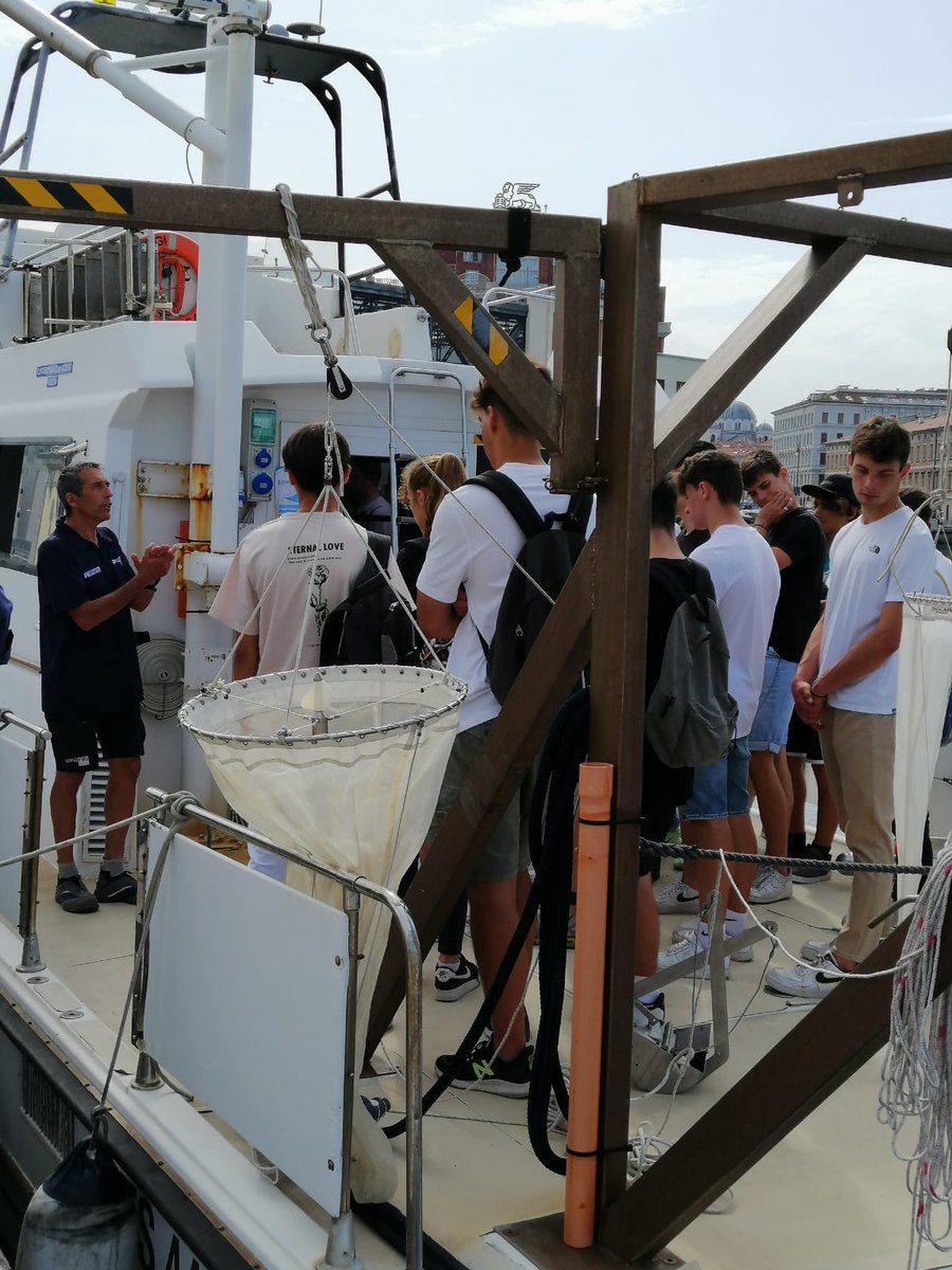 ARPAFVG's tweet photo. Anche #ArpaFVG è presente all'evento "Vivere il Golfo di #Trieste" per vivere il #mare in modo #sostenibile, in #sicurezza e preservandone la #biodiversità.
⛵️Visitate l'imbarcazione utilizzata dall'Agenzia durante i #monitoraggi! https://t.co/vowJmVRAX1