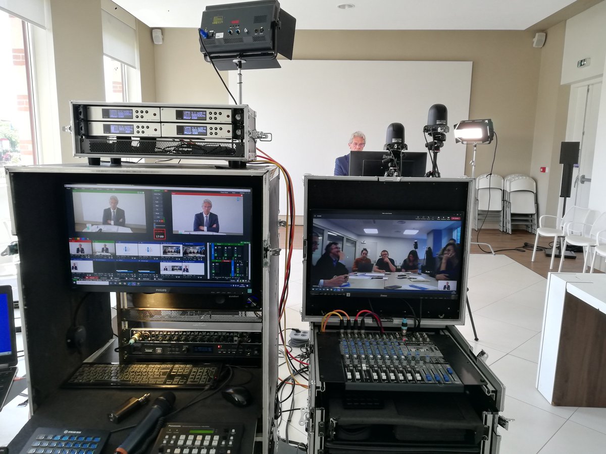 Ateliers_Stream's tweet photo. C'est une fin de mai bien remplie pour nos équipes !

- Captation sur fond vert pour @YvesParlier
- Captation live pour le Forum de @DigitAqui 
- Captation d'une table ronde avec le Président du @cnfpt (#MicrosoftTeams)
- Captation d'une conférence de presse pour la @FFRXIII https://t.co/TGn3vxnQBd