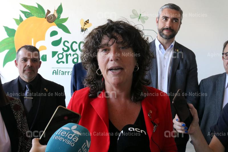 ACNponent's tweet photo. .@TeresaJorda anuncia a l'entorn d'uns 40 MEUR en ajuts per als productors, cooperatives i centrals afectats per les #gelades. El Ministeri d'Agricultura @mapagob  hauria de fer la mateixa aportació, al marge de les assegurances agràries https://t.co/Khz7wyDRfd https://t.co/tMsdxpXn4t