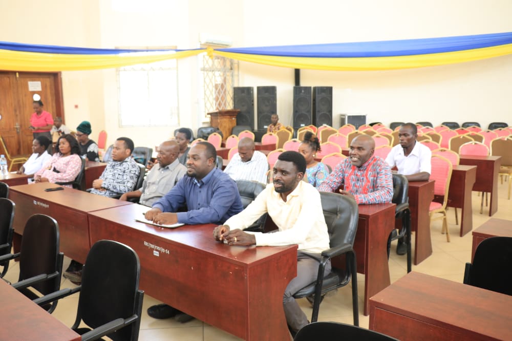 wizara_afyatz's tweet photo. Wizara kwa kushirikiana na wadau inaendelea kutoa elimu na uhamasishaji kwa jamii na shuleni ili kuongeza ufahamu juu ya masuala ya Hedhi Salama. Prof Makubi 
Katibu Mkuu Afya

#Afyakwanza
#Kaziiendelee https://t.co/NdjPnTaz3z