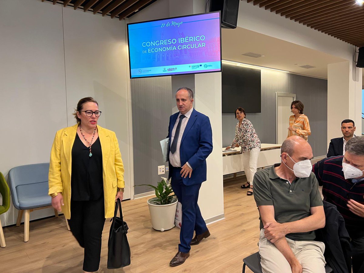 AyuntamientoVLL's tweet photo. La Agencia de Innovación @INNOLID acoge el Congreso Ibérico de Economía Circular, que han inaugurado la concejala @CharoChavez1 y el asesor del @mitecogob @imolina 

#circularlabs #valladolidcircular #congresoibericodeeconomiacircular https://t.co/8PfhOXiTcI