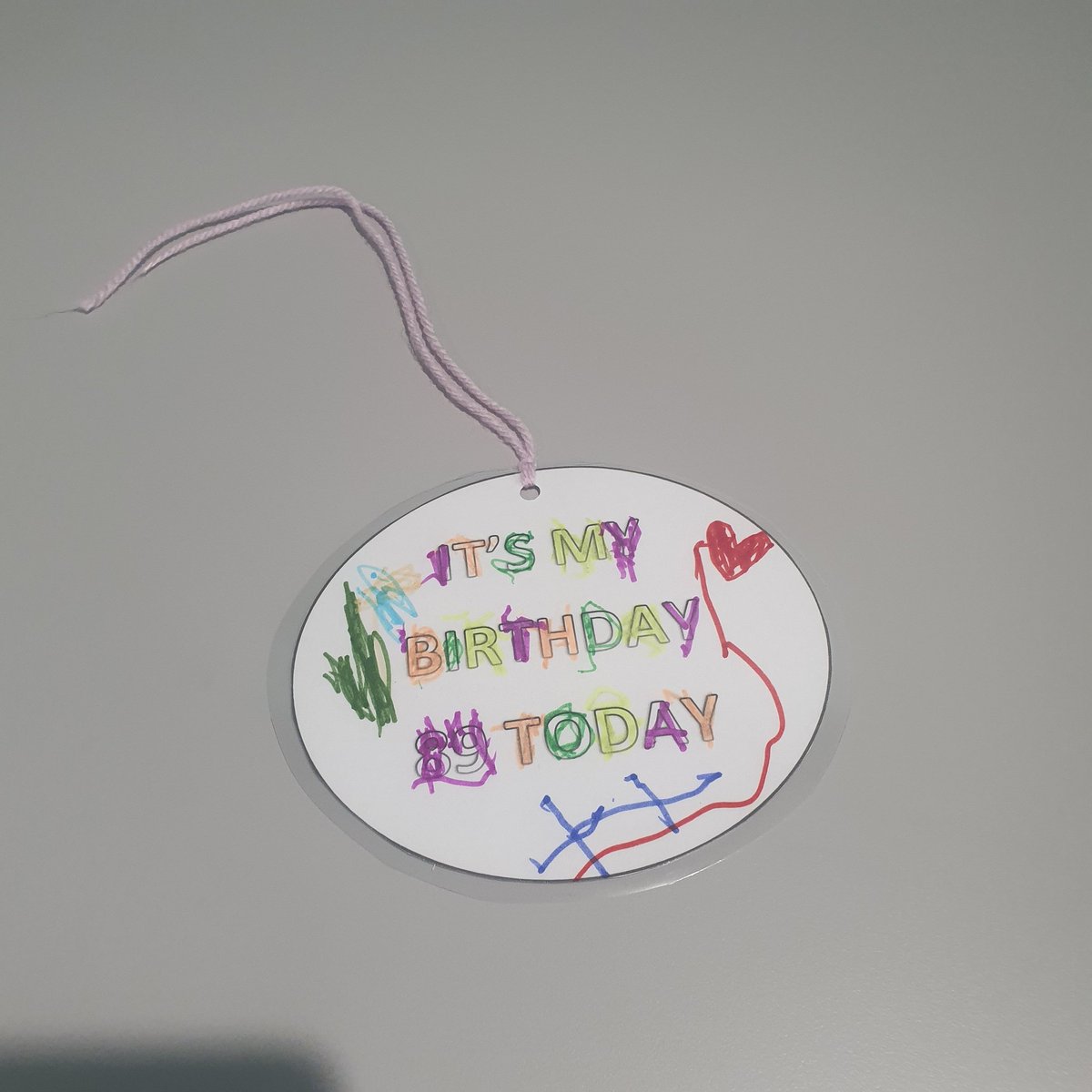 Ashlie71982171's tweet photo. Supporting clients to celebrate their special day, hand over hand upper limb session to make a birthday badge 🥳 #meaningfultherapy #occupationaltherapy @Sue_Ryder https://t.co/NIEB6OcowJ