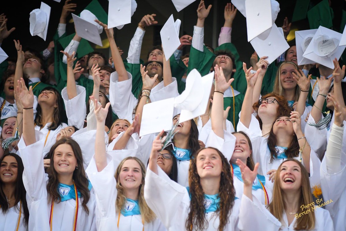 BadinCatham's tweet photo. Happy Graduation day to the Badin Class of 2022! Today is not the end but just the beginning of your amazing journey. Go do great things! 💚💚
@BadinHS https://t.co/WYPgpvVLqM