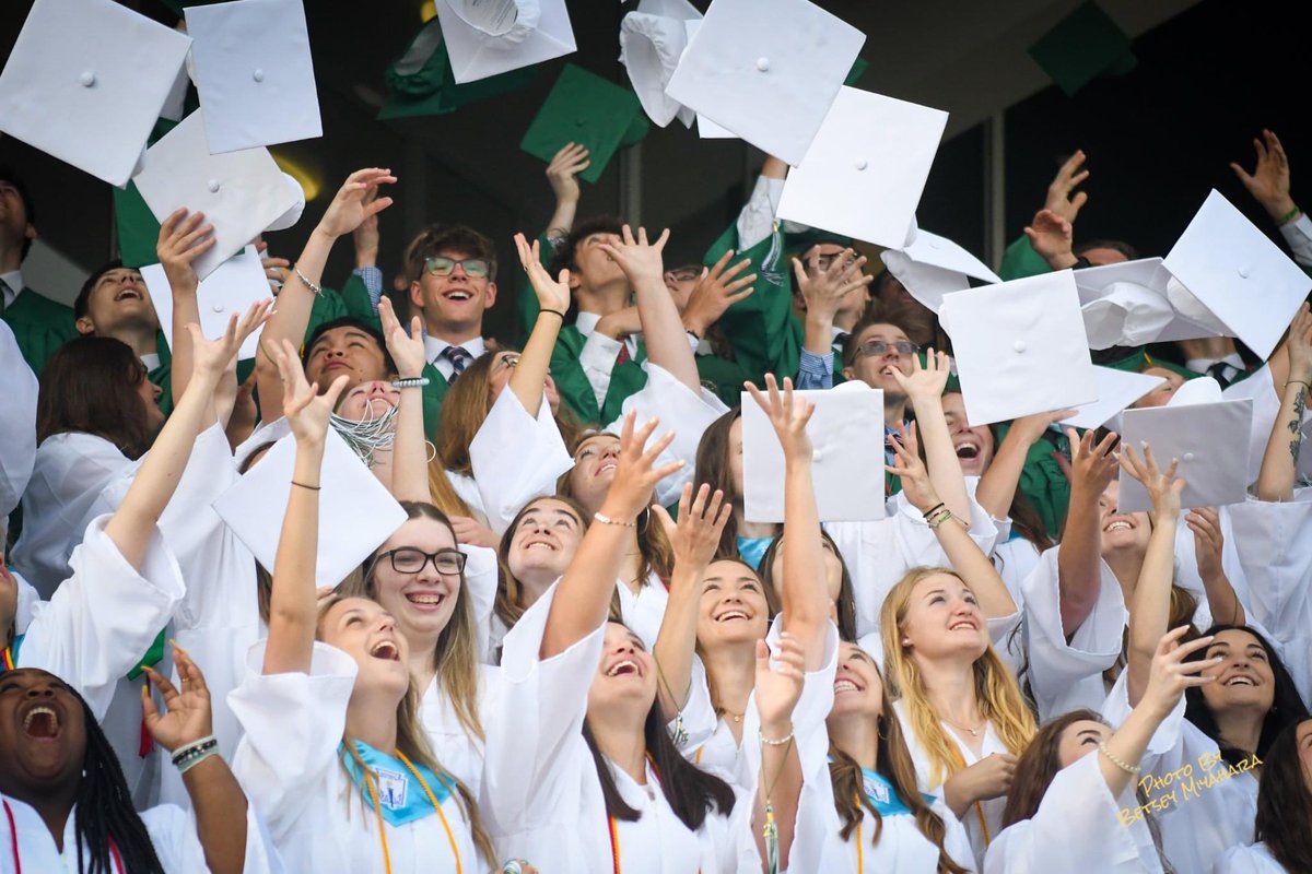 BadinCatham's tweet photo. Happy Graduation day to the Badin Class of 2022! Today is not the end but just the beginning of your amazing journey. Go do great things! 💚💚
@BadinHS https://t.co/WYPgpvVLqM