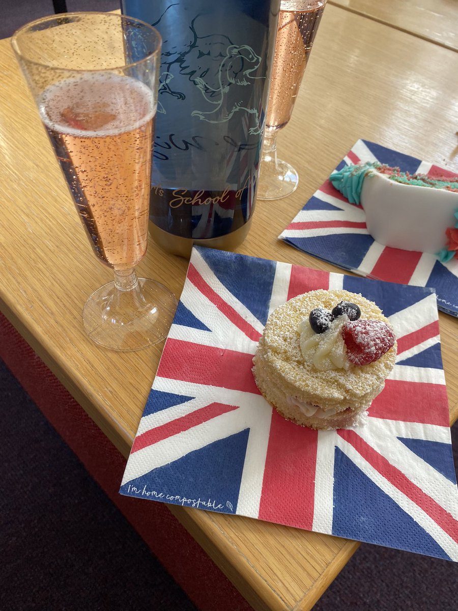 Outstanding jubilee themed cake Friday from <a href="/MGS_FFC/">MGS Food, Fabric and Care Department</a> and <a href="/mgs_pe/">MGS_Physical Ed</a> - the Nosecco was a great shout 🤣🥂🧁