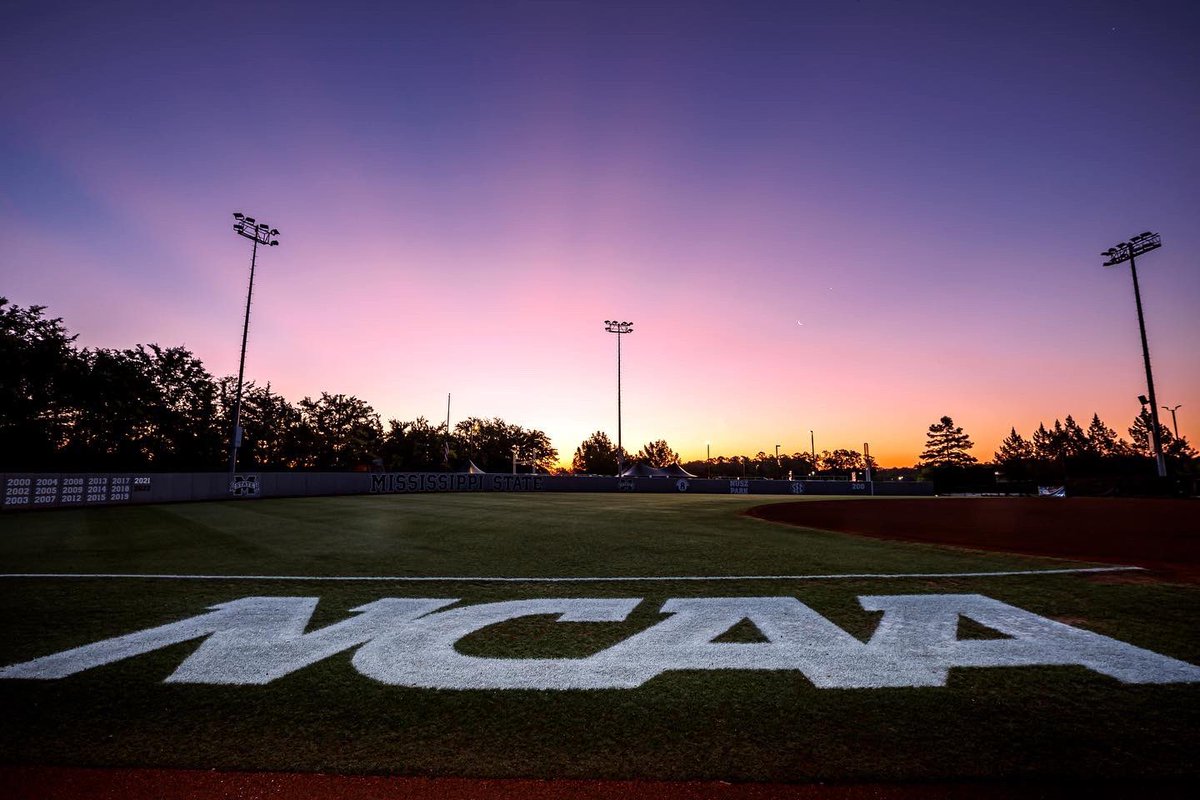 NCAASoftball's tweet photo. Rise and shine ☀️ 

#RoadToWCWS x 📸 @HailStateSB https://t.co/3bqMLnU5z8