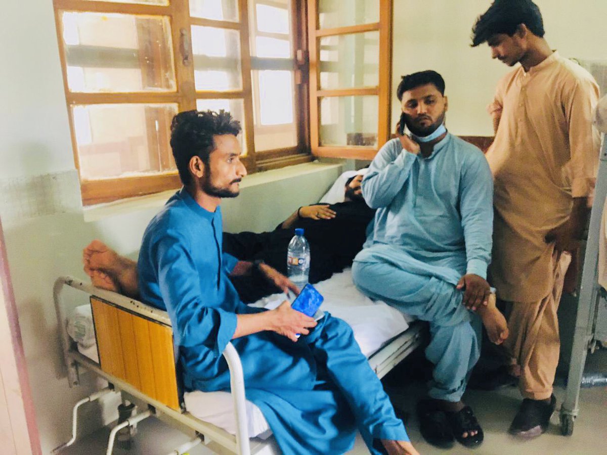 FahadIntizarPPP's tweet photo. Met the injured workers of People's Students Federation JPMC Unit President PSF Korangi Shahzaib Abbasi SVP Bilal Magsi & Information Secretary Fahdullah Hussain and it was a great pleasure to see that the spirits of our Jiyala's are always high.
#PSF
#JPMCUNIT
@BBhuttoZardari https://t.co/8p6qa1EpTu