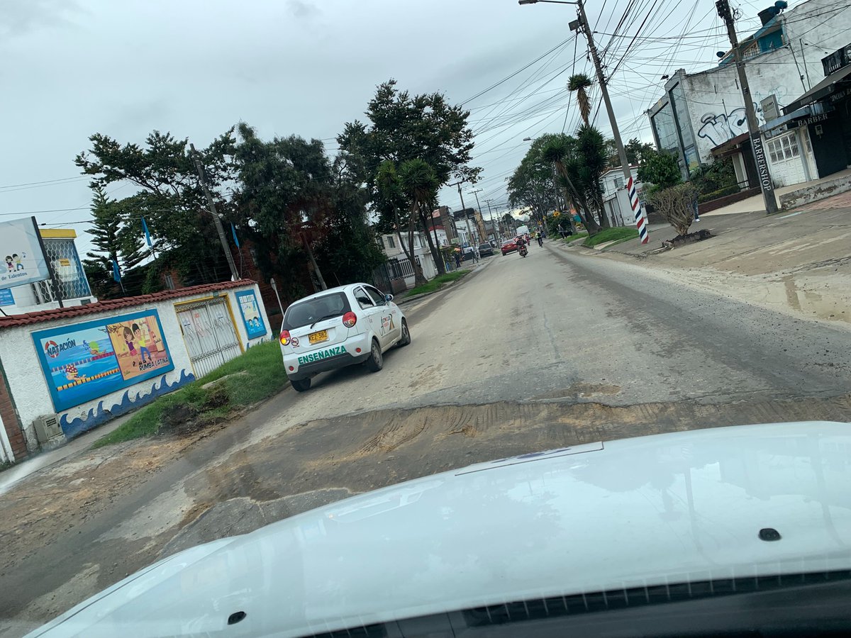 MarthikQA's tweet photo. . @AcueductoBogota como es posible que vengan hacer un “arreglo” en una vía que está bien, rompen y dejan la calle vuelta nada en el sector de modelia Carrera 75. El derecho es que dejen la calle en buen estado y no como la dejaron. @Bogota @ClaudiaLopez https://t.co/qH562E6rYQ