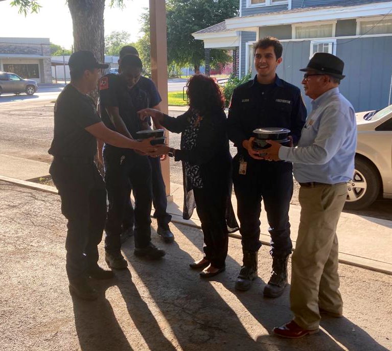 WCKitchen's tweet photo. 21 crosses line the square in Uvalde, Texas as a memorial to the souls lost this week. The WCK team will be back today—here and at sites across town—serving comforting meals. Last night, EMS volunteers helped us deliver to the nearby flower shop & funeral home. #ChefsForUvalde https://t.co/98RKKEQbaw