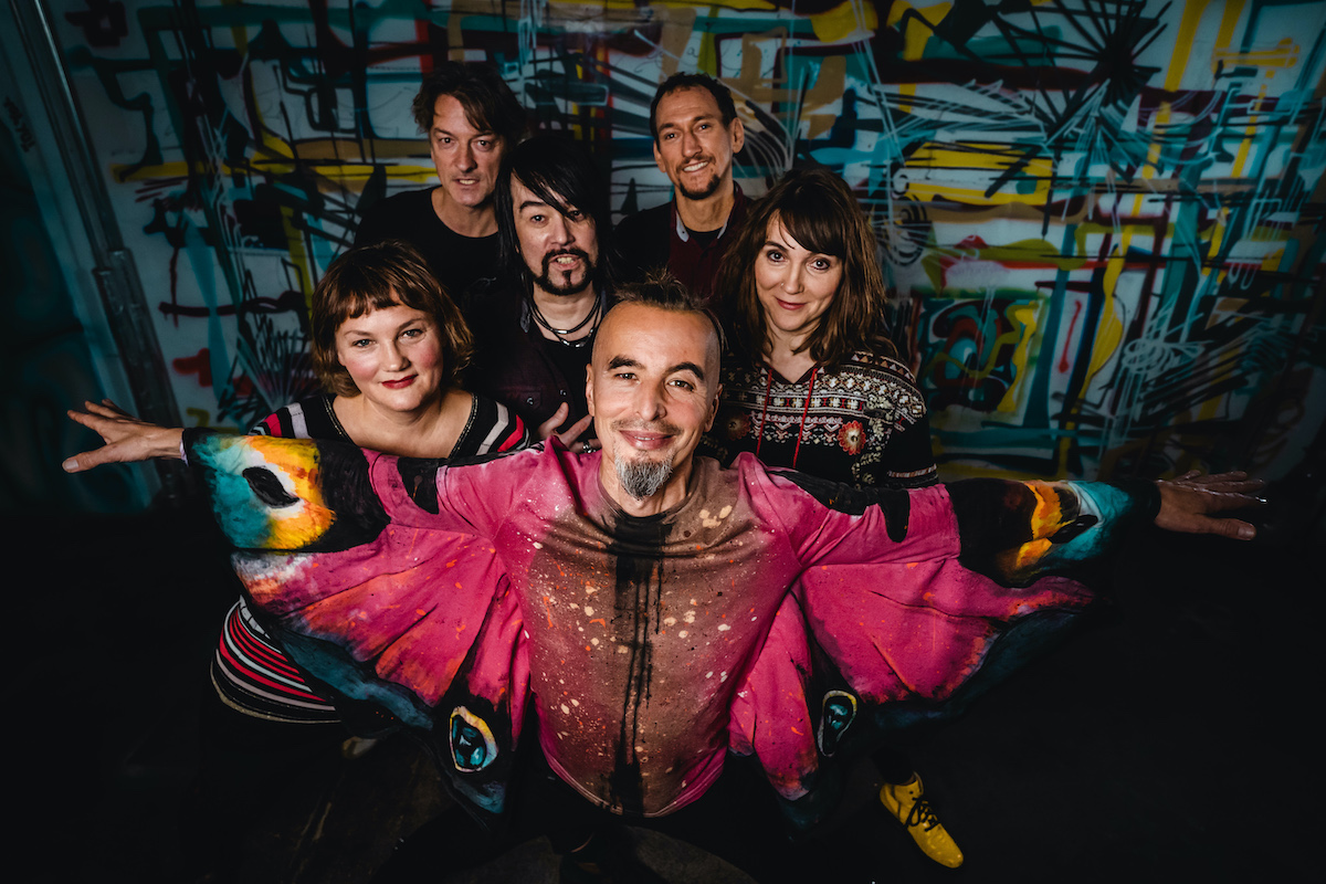 #Mutabor - heute (28.05.) ab 19 Uhr bei uns - ist mehr als nur eine Musikgruppe. Mutabor verkörpert ein gewisses Lebensgefühl, gefüllt von Optimismus, Leichtfüßigkeit und Freiheit. Live erleben zwingend empfohlen.
Tickets 👉 bit.ly/TixMutabor
Einlass: 19 Uhr I Start: 20 Uhr