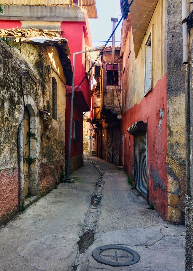 mimarizmcom's tweet photo. "Devasa ve Çok Kanallı Bir Biriktirme Aracı Olarak; Şehir": @YalinMimarlik Kurucularından @OmerSelcukBaz ; Almanya'dan Antakya'ya, Viyana'dan İstanbul'a olan hikâyesiyle, şehir kavramını yeniden tanımlıyor #KentinTozu >> https://t.co/JwIV5wzzXw https://t.co/MjXUeAhdfQ