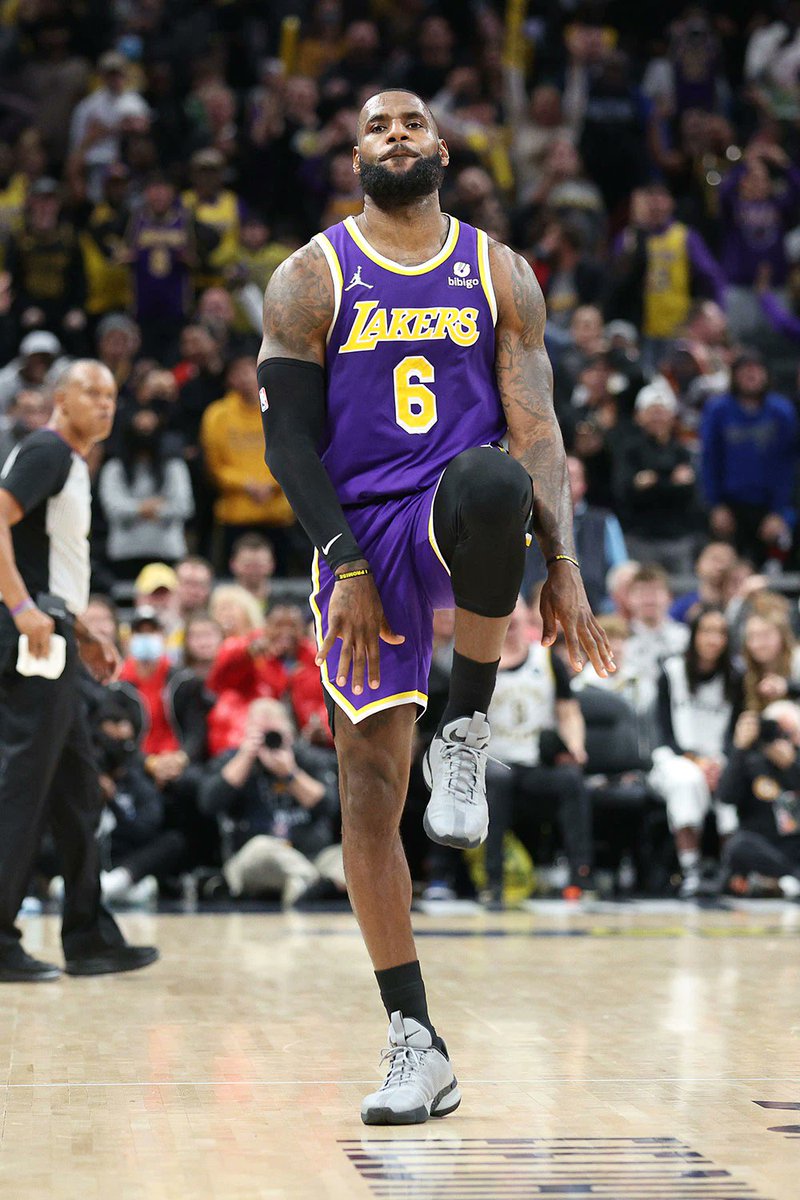 LeBron James appreciation tweet 💜💛