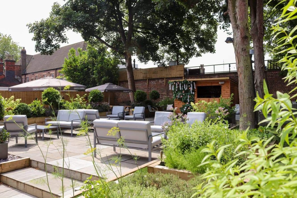 LittleSeedStone's tweet photo. 🌱🌺☘️🌼

Picking herbs &amp; flowers just before evening service; a Chefs view of our relaxing terrace…

#gardening #outdoors #ChelseaFlowerShow #RHSChelsea #nature #terrace #alfresco https://t.co/A6y1rLI6yQ