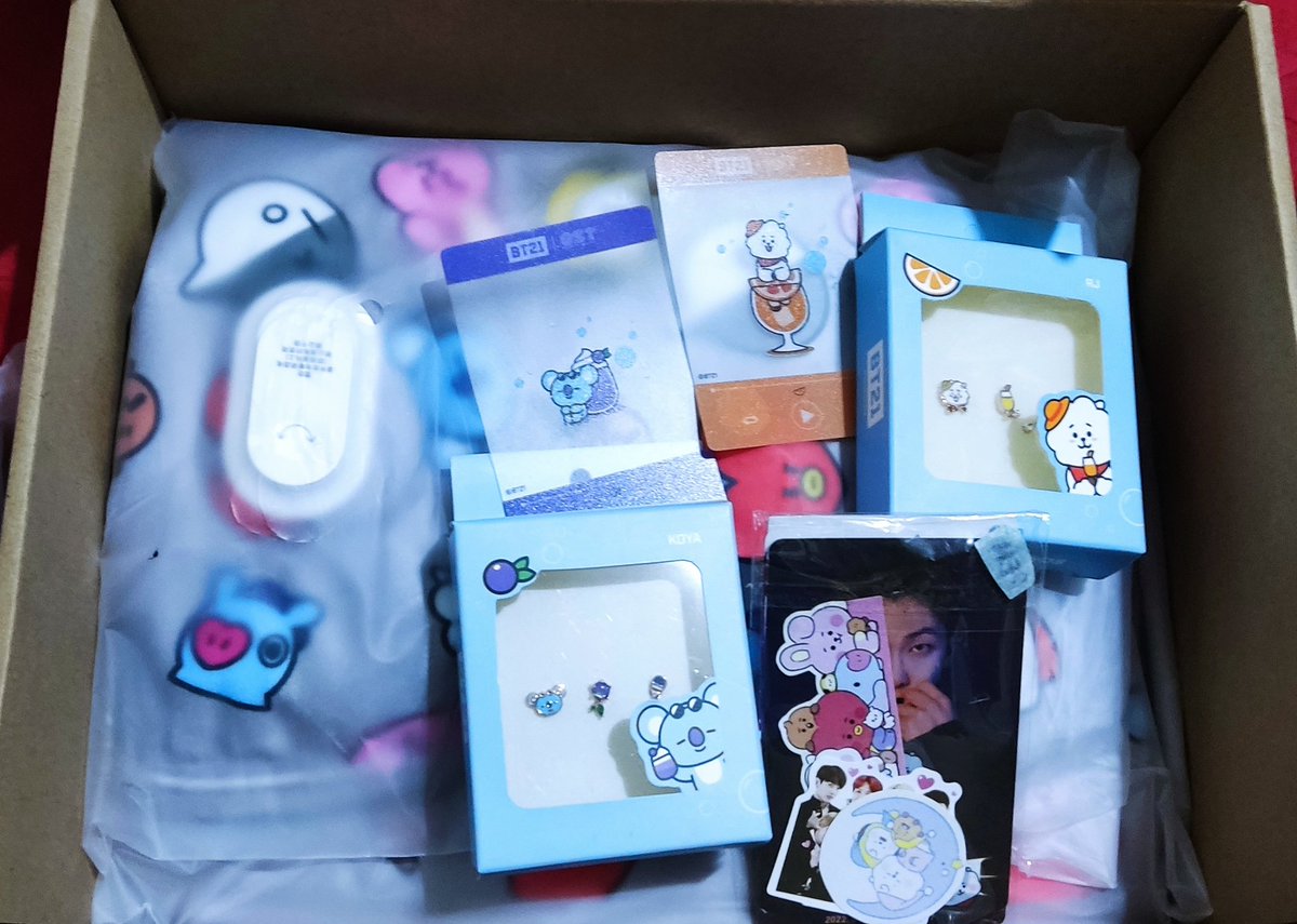 aischeherazade's tweet photo. My heating pad is here with my earings ๐ salamat @thinkdp_ph sa another luho ๐ https://t.co/n7H8b1V7ux