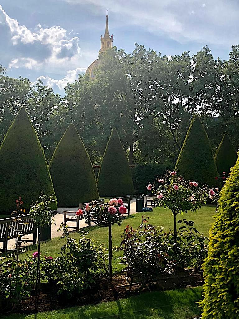 focusonparis's tweet photo. Floral Friday: the #goldendome of #LesInvalides from the gardens of the #MuséeRodin. #RodinMuseum #gardensofparis #flowers #floral #photography https://t.co/fVjudwvnHj https://t.co/AxVQSA2pO4