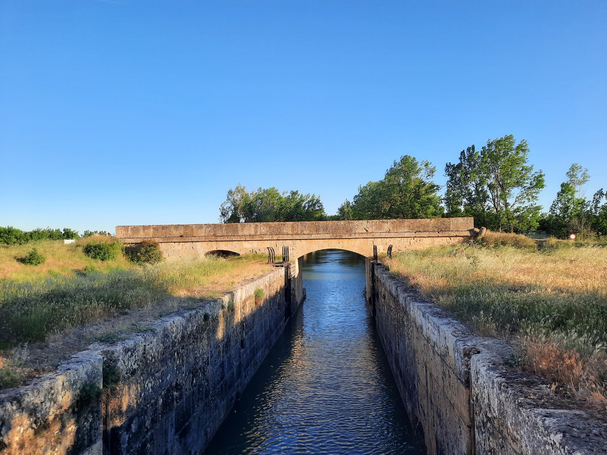flormasom's tweet photo. Esclusa siete del #CanaldeCastilla en su Ramal de Campos cerca de Medina de Rioseco.
@TurismoMRioseco @CanalCastilla @DuoChanDe https://t.co/qlTFpmk11v