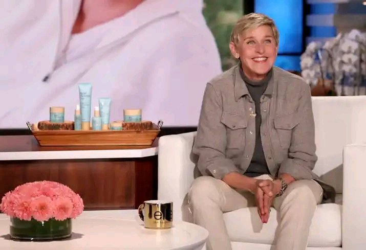 poet_ay's tweet photo. My favourite talk show comes to an end after 19 seasons! I have been watching THE ELLEN SHOW every single day for years, and now, this is the end of the road. 🥺😩I love you, Ellen DeGeneres! I love The Ellen Show!!! #ellenforever #byeellen #TheEllenShow #EllenDeGeneres #Ellen https://t.co/INDwaTTByd