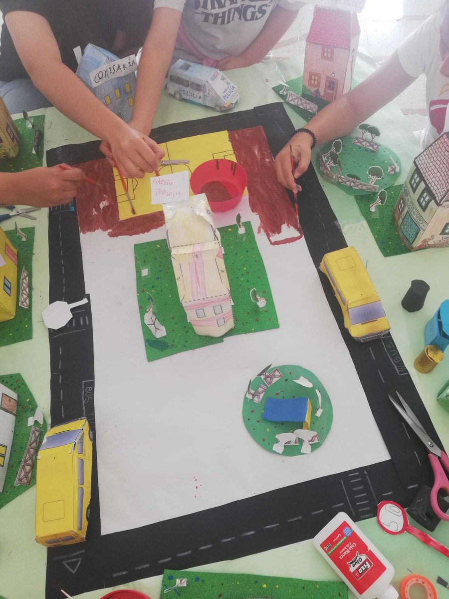bloqueabloque's tweet photo. Así ha quedado la maqueta del grupo de 4º sobre su La Paterna y qué modificarían para que éste sea más amigable con la infancia. Además, nos ha dicho un pajarito que la maqueta también aparecerá en el vídeo que están preparando todos los grupos🤫#SentirMiBarrio @ParticipaGC https://t.co/xKFjmPrGaC