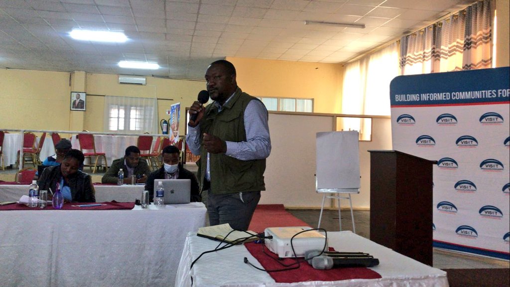 The BIG Conversation (@the_bigconvo) on Twitter photo <a href="/visetinfo/">Vendors Initiative</a> ' Executive Director <a href="/samwadzai/">Samuel Wadzai Mangoma</a> lays out the objectives of the Gender Responsive Public Service Delivery in #Mutare.
Join the conversation here ⤵️
facebook.com/77334932270598… <a href="/visetinfo/">Vendors Initiative</a> ' Executive Director <a href="/samwadzai/">Samuel Wadzai Mangoma</a> lays out the objectives of the Gender Responsive Public Service Delivery in #Mutare.
Join the conversation here ⤵️
facebook.com/77334932270598…