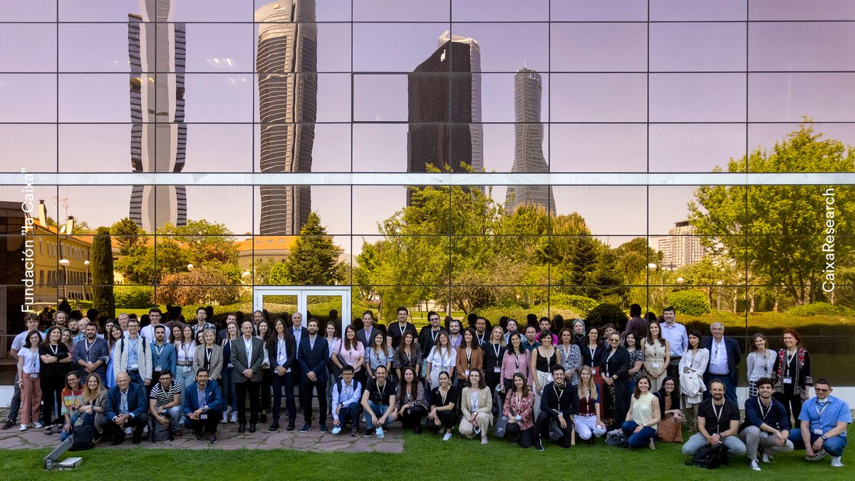 CaixaResearch's tweet photo. El 9 y 10 de mayo, se celebró el @CNIOStopCancer-#CaixaResearch Frontiers Meeting #CFM_AGING22 que contó con:

👥88 expertos internacionales 
🗣️ y 22 ponencias

para presentar investigaciones pioneras sobre envejecimiento y sus enfermedades relacionadas.
 
Hilo ⬇️ https://t.co/3yHHOHzyKG