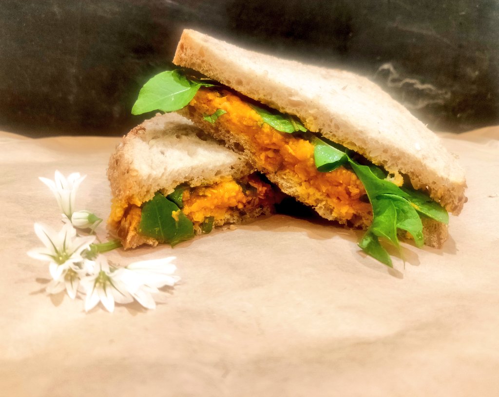 BishopWeston's tweet image. Cheapest sandwich to battle #CostOfLivingCrisis ?
Chickpeas cheapest protein I can find at 20p for 8g 
Bread can still be found for 36p loaf.
I've added curry powder, foraged wild garlic &amp;amp; Dandelion leaves for flavour &amp;amp; extra vitamins.
#BritishSandwichWeek
#veganfood #recipes