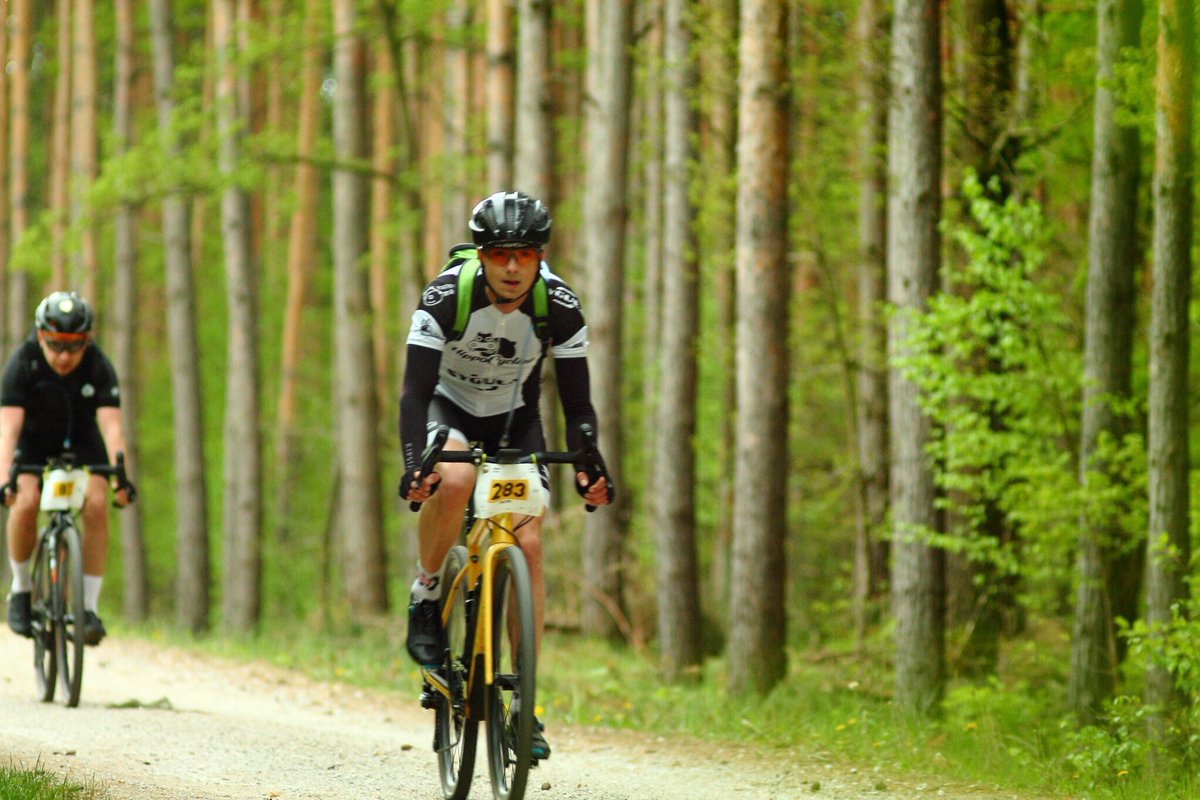 HippooCycling's tweet photo. .#HippoCycling zalicza pierwszy ultramaraton. Gravel po łódzku pada naszym łupem za sprawą startu Piotra Modzelewskiego. Duże wyzwanie, bo trasa liczyła 202 km, głównie po ubitych, ale nie utwardzonych szlakach. 43 miejsce open na prawie 300 startujących uważamy za super wynik 😀 https://t.co/BXUBq0GYdk
