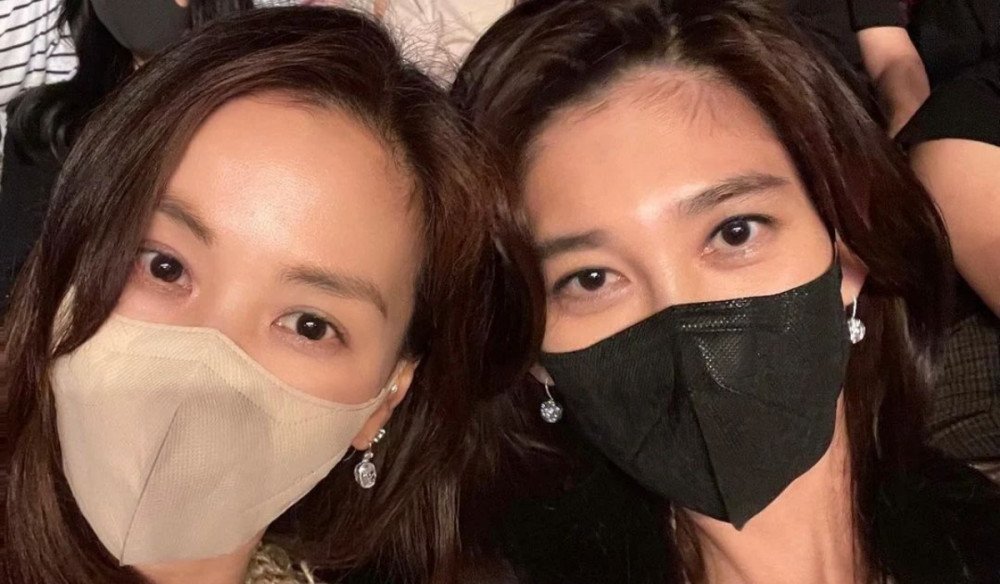 vvvkth (slow) on X: Actress #GoSoYoung and billionaire businesswoman  #LeeBooJin show off their friendship at the 'Dr. Oh Eun Young's talk  concert' -  -    / X