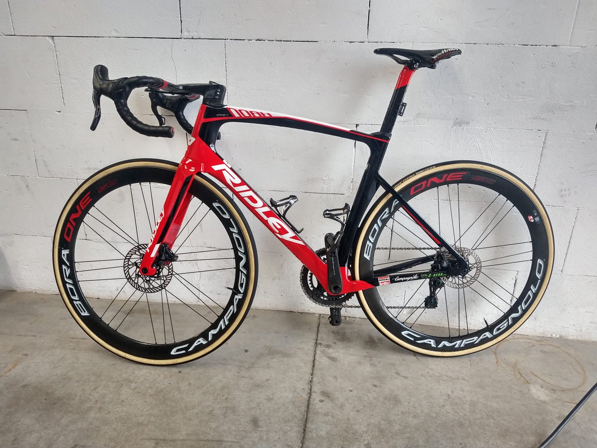 Not the news you want to start your day with 😞 Five of the Lotto Soudal Ladies team bikes were stolen during the Lotto Thüringen Tour in Germany. Please get in touch with us if you might have seen / heard something or if they are offered for sale. Please share this! 🙏