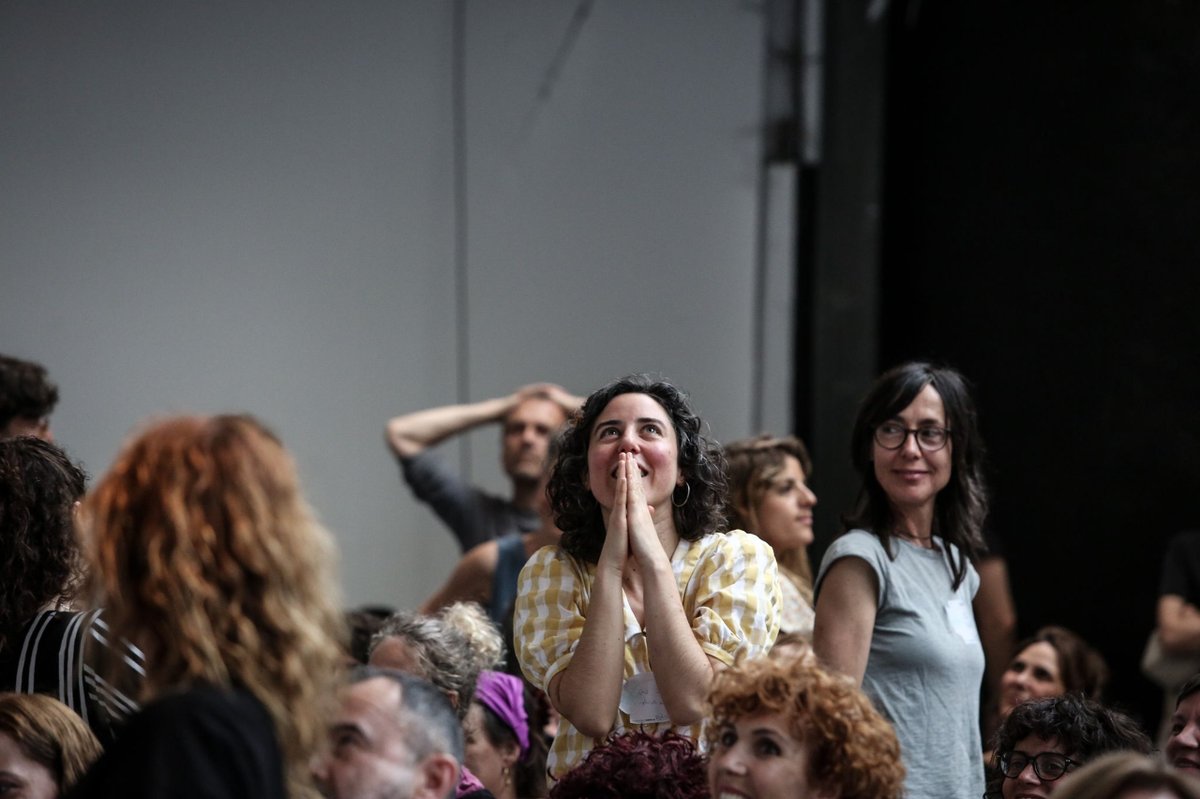 FundacioCarulla's tweet photo. Mutare sou vosaltres! Gràcies a tothom que va venir a viure #VulnerArts. Us imagineu si el món fos com… ple d’emocions? 🦋🧡 📸 Compartim un flash quan on la vostra màgia va prendre @Naubostik. Amb la mirada d'@angelgarciafoto, aviat més!
#Mutare22 #VulnerArts #FundacióCarulla https://t.co/1YOX9xyyo0