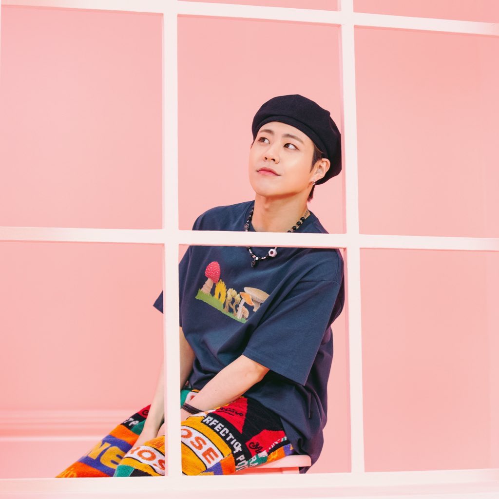 오늘은 솔로 데뷔 1주년 이네요!!
1년동안 제 곁에서 언제나 큰 힘이 되어주신 팬 여러분들 너무 감사드리고 
앞으로도 우리 함께 더 행복한 날들을
만들어요!! 여러분 위해서 더 열심히 노래하겠습니다!!! 사랑합니다💛

youtu.be/BtsZWxGrc2o - <a href="/YouTube/">YouTube</a>

#태호 #TAEHO #솔로 #데뷔 #1주년