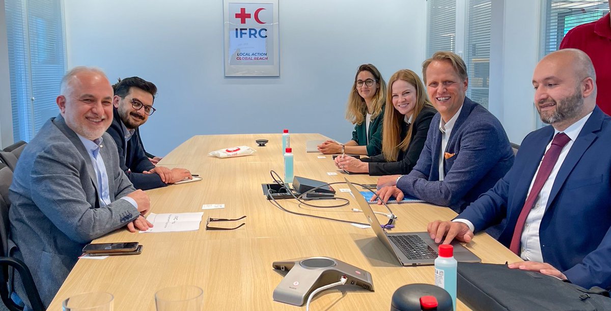 drkerem_en's tweet photo. With @META we had a meeting at @ifrc to develop new partnership that will render Facebook, Instagram &amp; WhatsApp more accessible within the Movement. 

This new potential partnership will enable first aid and disaster preparedness training via #Metaverse. https://t.co/Ky3Xu18JiZ