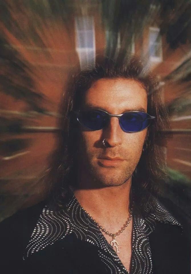 HAPPY BIRTHDAY SEAN KINNEY AKA THE COOLEST MOST HILARIOUS EVER PLS FJFJFJ <33 